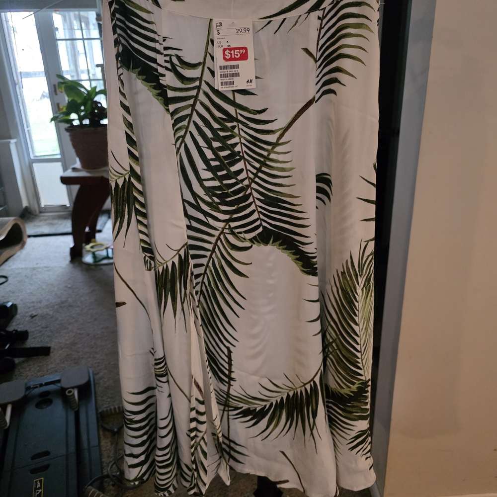 H&M White and Green Leaf Print Skirt